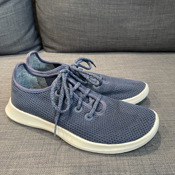 Allbirds Tree Runner in Marine Blue. Size 9 - Picture 3 of 7